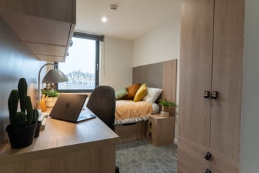 Bronze En Suite - Image 1