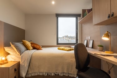 Silver En Suite - Image 1