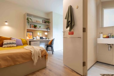 Gold En Suite-2627 at iQ The Pad, 71 Egham Hill, City Centre, Egham, TW200ER - Image 1