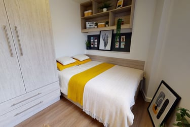 Gold En Suite-2627 at iQ Kingston, 15 Wood Street, City Centre, Kingston, KT11TY - Image 1