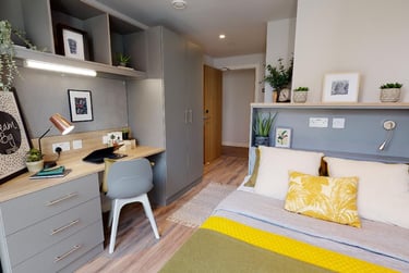 Bronze En Suite-2627 at iQ Altus House, Tower House Street, City Centre, Leeds, LS28GH - Image 1