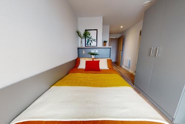 Penthouse En Suite - Image 1