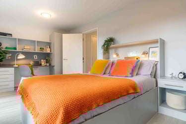 Silver 1 Bed Apt Plus - Image 1