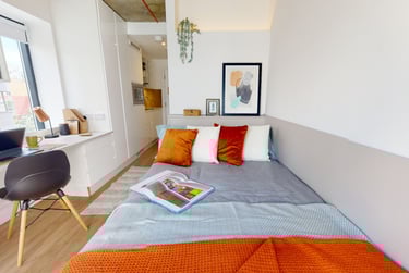 Silver Studio Deluxe - Image 1