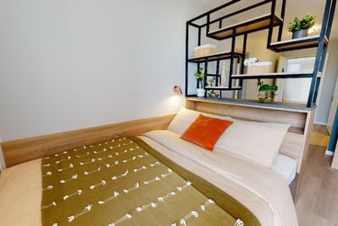 Gold Studio Plus Large - Image 1