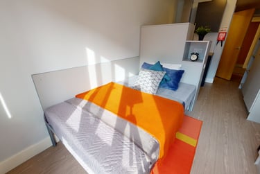 Bronze Studio Plus - Image 1