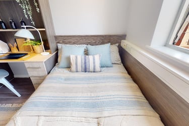 Silver En Suite - Image 1