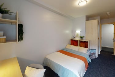 Bronze En Suite - Image 1