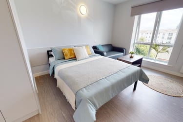 Gold Mini Studio Plus - Image 1