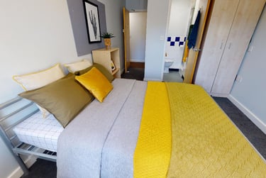 Bronze En Suite - Image 1