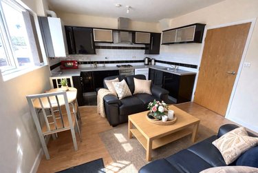 3 bed flat, Glossop Road, Broomhall, Sheffield, S102HP - Image 1