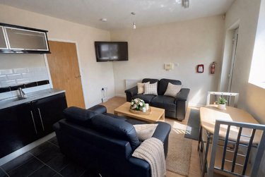 3 bed flat, Glossop Road, Broomhall, Sheffield, S102HP - Image 2