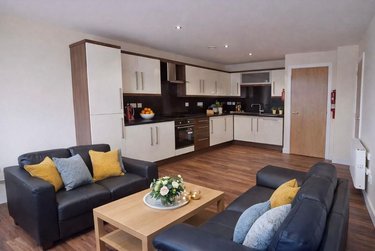 4 bed flat, 121 Fitzwilliam Street, Devonshire Green, Sheffield, S14JP - Image 2