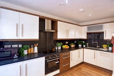 4 bed flat, 121 Fitzwilliam Street, Devonshire Green, Sheffield, S14JP - Image 2