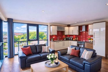 3 bed flat, 121 Fitzwilliam Street, Devonshire Green, Sheffield, S14JP - Image 1