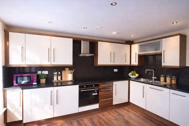 2 bed flat, 121 Fitzwilliam Street, Devonshire Green, Sheffield, S14JP - Image 3