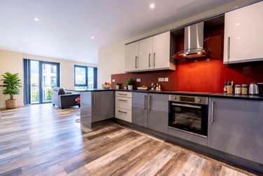 3 bed flat, Ecco, Highfield, Sheffield, S118BP - Image 2