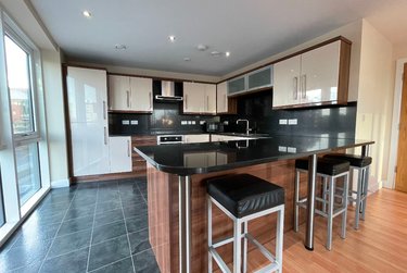 6 bed flat, 112 Ecclesall Road, Sharrow, Sheffield, S118JB - Image 1