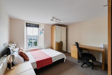 6 bed house, Kensington Road, Greenbank, Plymouth, PL47LU - Image 1