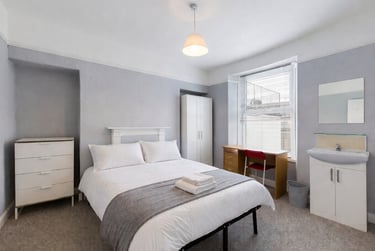 5 bed house, Nelson Street, Greenbank, Plymouth, PL48ND - Image 1