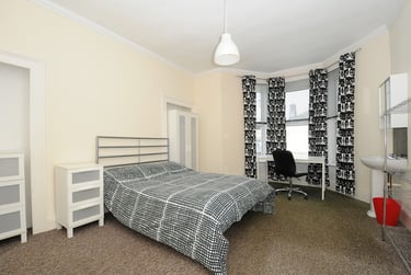 6 bed house, May Terrace, St Judes, Plymouth, PL48PP - Image 1