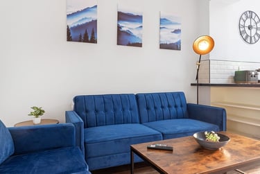 2 bed house, Russell Road, Nottingham, NG76GW - Image 2