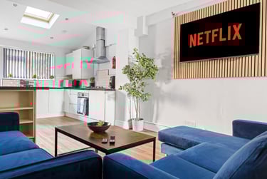 2 bed house, Russell Road, Nottingham, NG76GW - Image 1