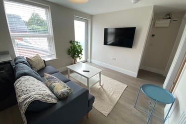 3 bed flat, Colwick Road, Nottingham, NG25FR - Image 1