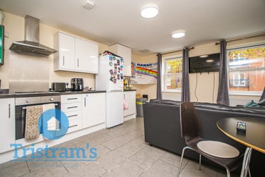4 bed flat, North Sherwood Street, Nottingham, NG14EN - Image 1