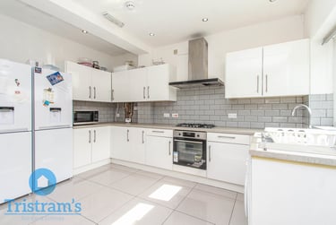 5 bed house, Abbey Road, Nottingham, NG92QH - Image 1