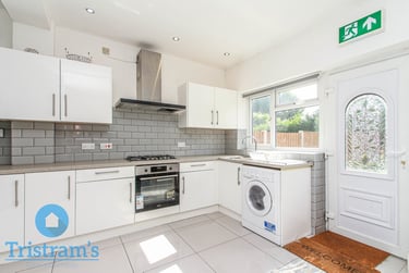 5 bed house, Abbey Road, Nottingham, NG92QH - Image 2