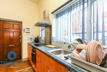 3 bed flat, Waterloo Road, Nottingham, NG74AU - Image 9