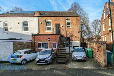 3 bed flat, Waterloo Road, Nottingham, NG74AU - Image 2