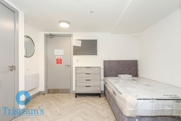 1 bed flat, Talbot Street, Nottingham, NG15GL - Image 2