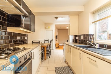 5 bed house, Hungerton Street, Nottingham, NG71HL - Image 1