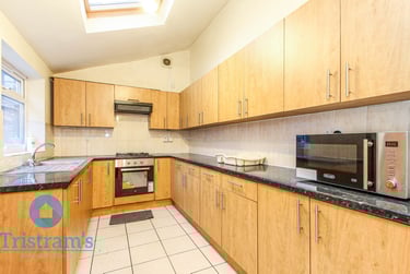 5 bed house, Bute Avenue, Nottingham, NG71QB - Image 1
