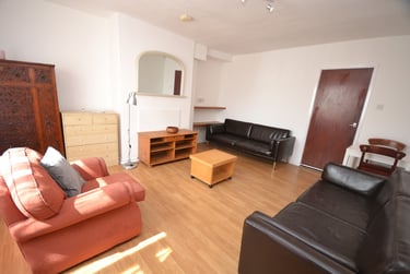 3 bed house, Burrows Crescent, Lenton Abbey, Nottingham, NG92QX - Image 2