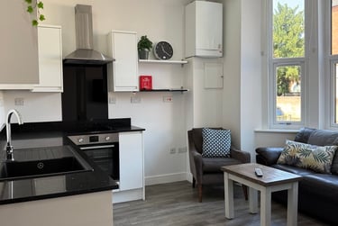 4 bed flat, Charnwood Grove, West Bridgford, Nottingham, NG27NT - Image 1