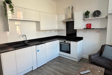 4 bed flat, Charnwood Grove, West Bridgford, Nottingham, NG27NT - Image 2