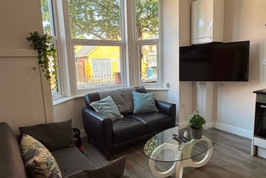 4 bed flat, Charnwood Grove, West Bridgford, Nottingham, NG27NT - Image 1