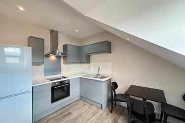 3 bed flat, Stratford Road, West Bridgford, Nottingham, NG26BA - Image 1