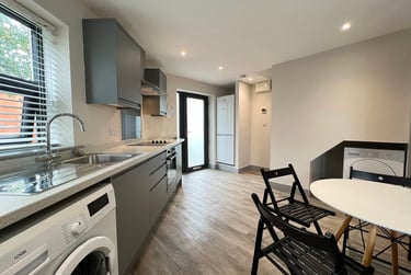 3 bed flat, Stratford Road, West Bridgford, Nottingham, NG26BA - Image 1