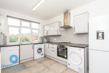 3 bed flat, High Road, Nottingham, NG92LH - Image 1