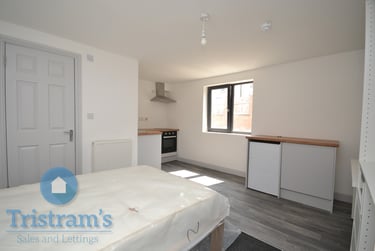 1 bed studio, Bulwer Road, Nottingham, NG73HL - Image 1