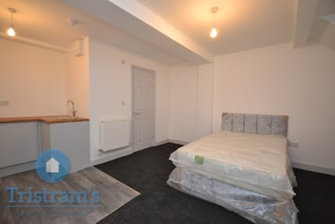 1 bed studio, Bulwer Road, Nottingham, NG73HL - Image 1