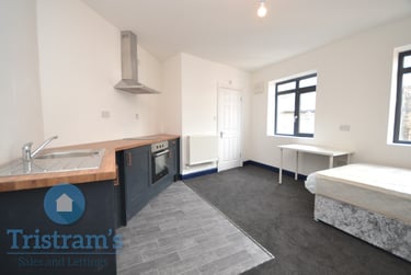 1 bed studio, Millstream Court, Radford, Nottingham, NG74AJ - Image 1
