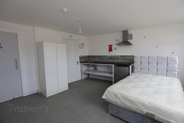 1 bed studio, Birkin Avenue, Nottingham, NG75AR - Image 1