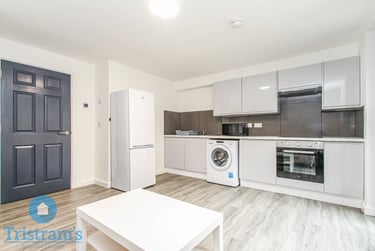 2 bed flat, Henry Road, Nottingham, NG72DR - Image 2