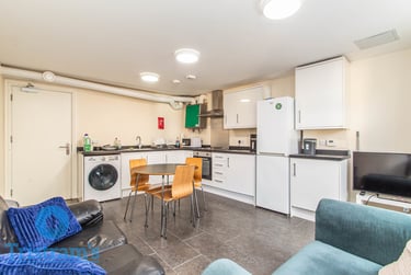 4 bed flat, North Sherwood Street, Nottingham, NG14EN - Image 2