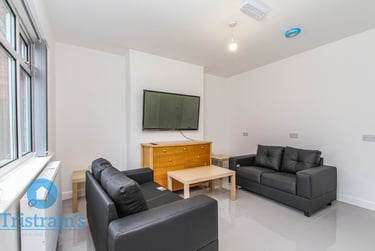 2 bed house, Clifton Boulevard, Nottingham, NG72JH - Image 4